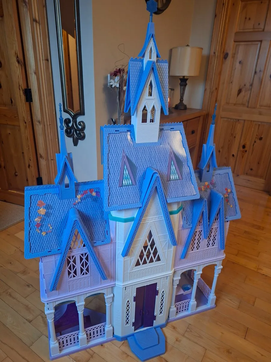 Frozen castle - Image 2