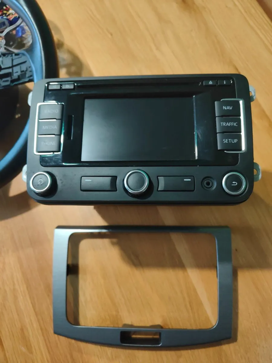 VW Passat B7 radio +leather steering wheel - Image 2