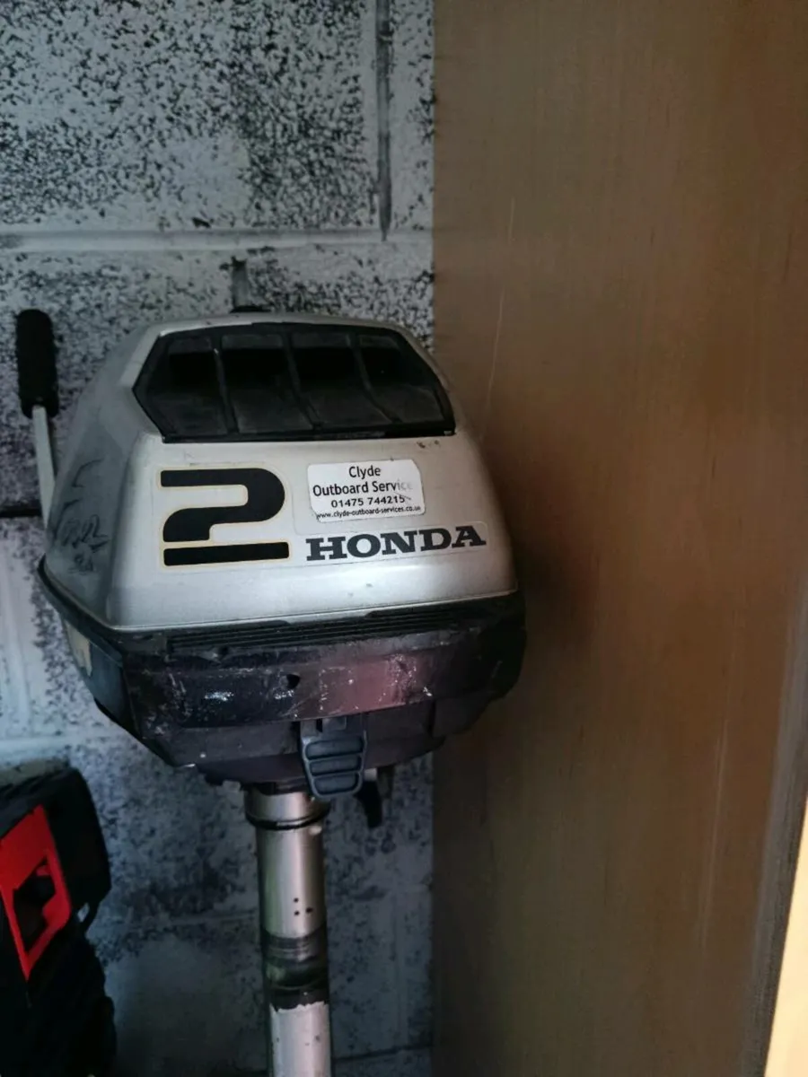 17 ft fishing boat - Image 3