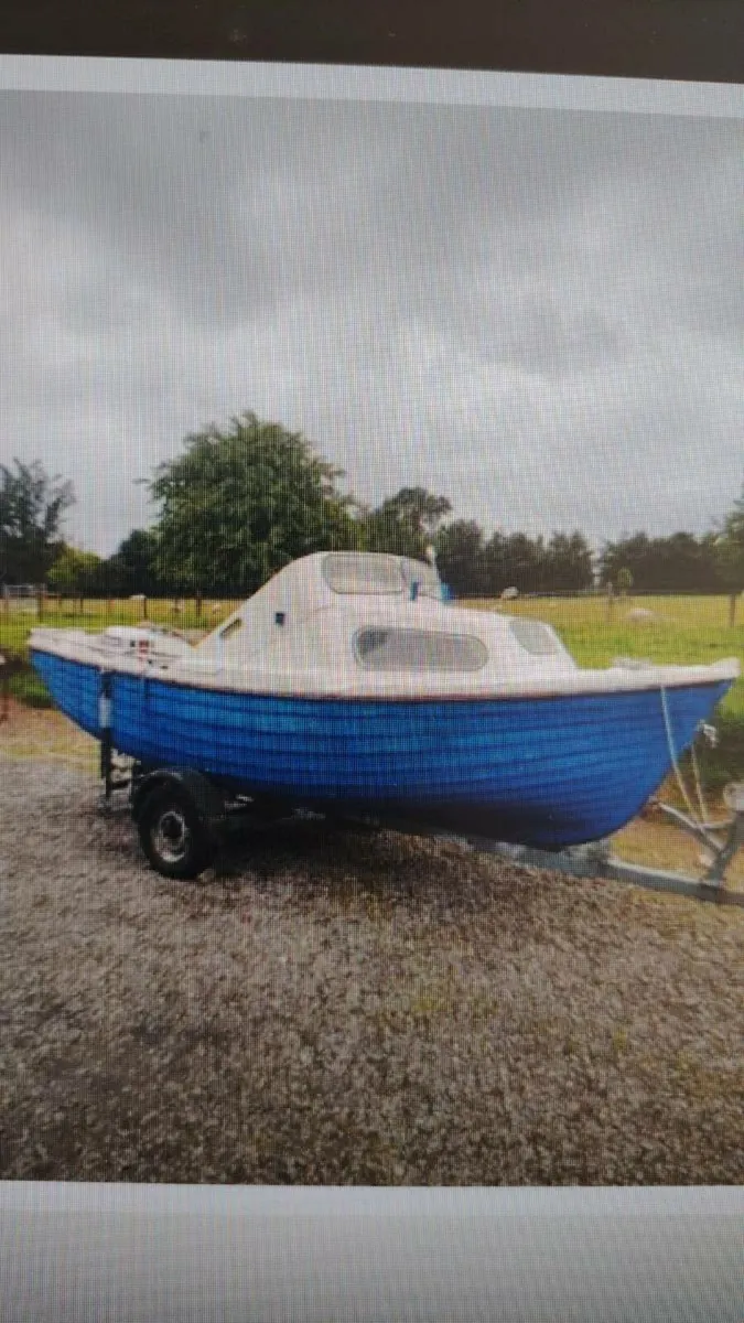 17 ft fishing boat - Image 1