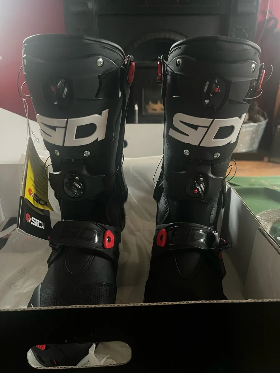 Motorcycle Clothing and Accessories (Yamaha, BMW) - Image 2