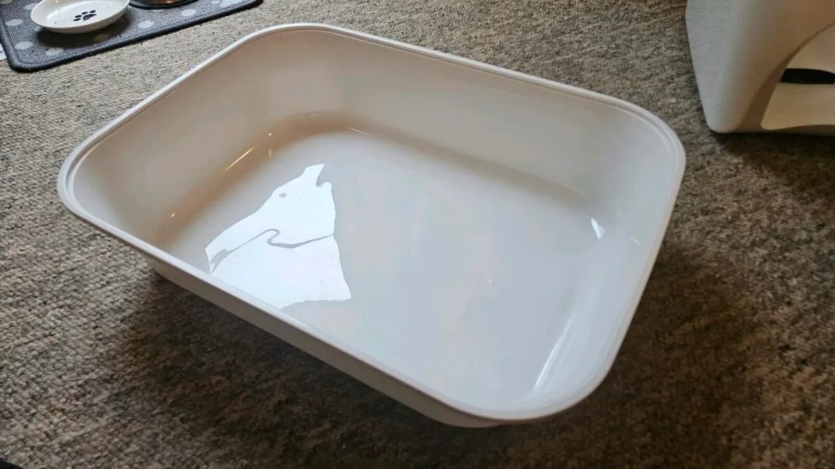 Cat Litter tray and Cover - Image 2