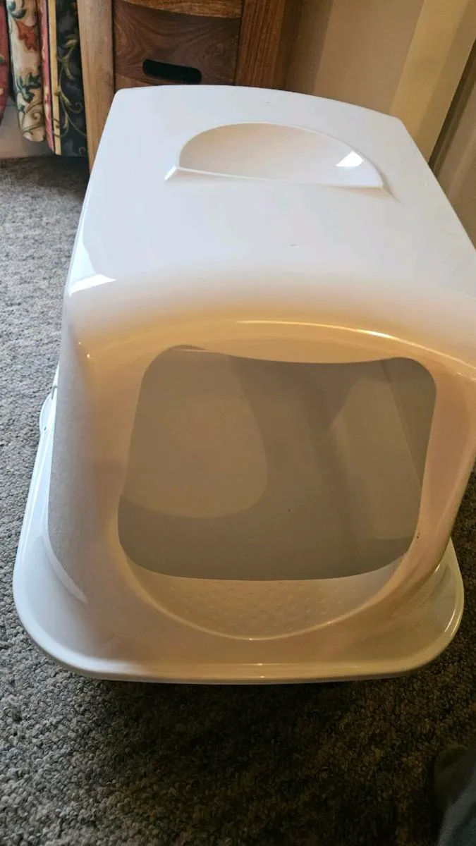 Cat Litter tray and Cover - Image 4