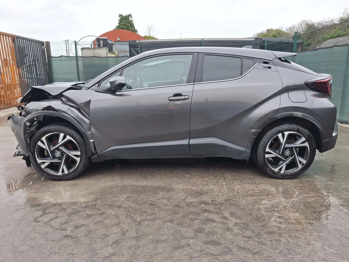 €1000 OFF  231 Toyota CHR  Hybrid Automatic - Image 3