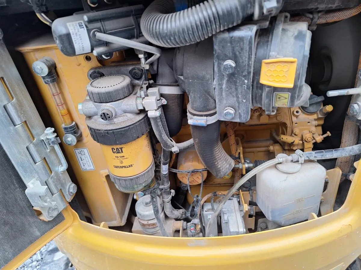 2021 Cat 301.5 Mini digger - Image 2