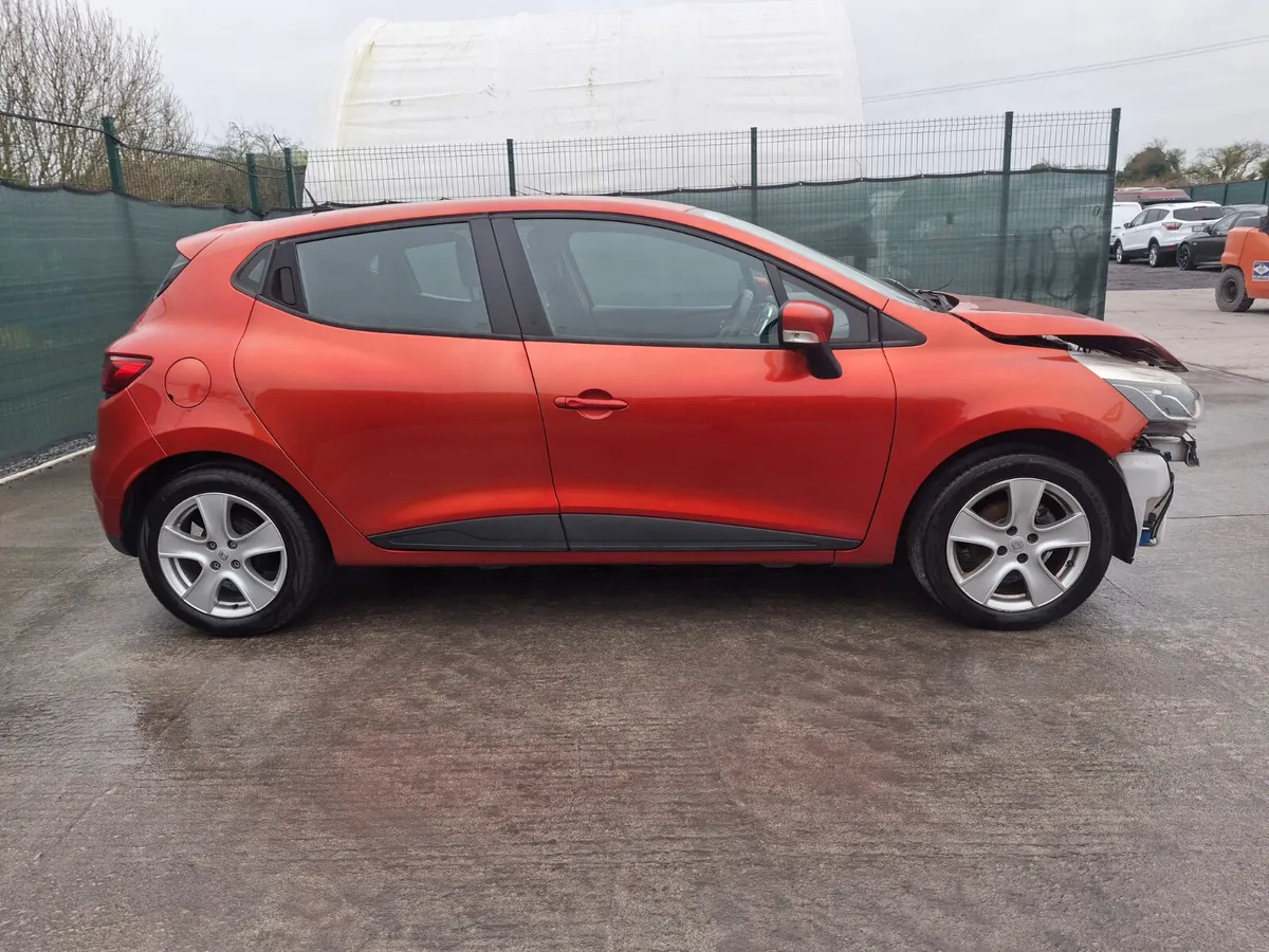 142 Renault Clio Dynamic 1.2 Petrol - Image 3