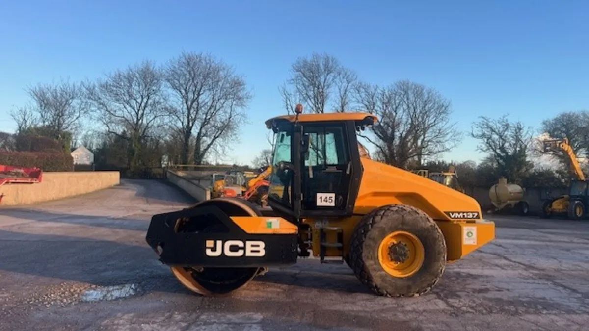 2015 JCB Vibromax 137 - Image 1