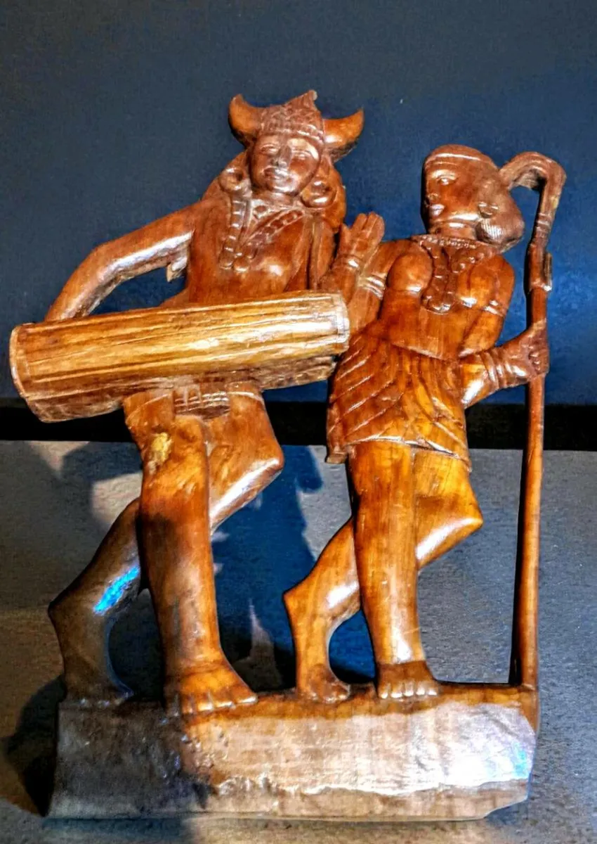 Large hand carved wooden decor 47cm - Image 1