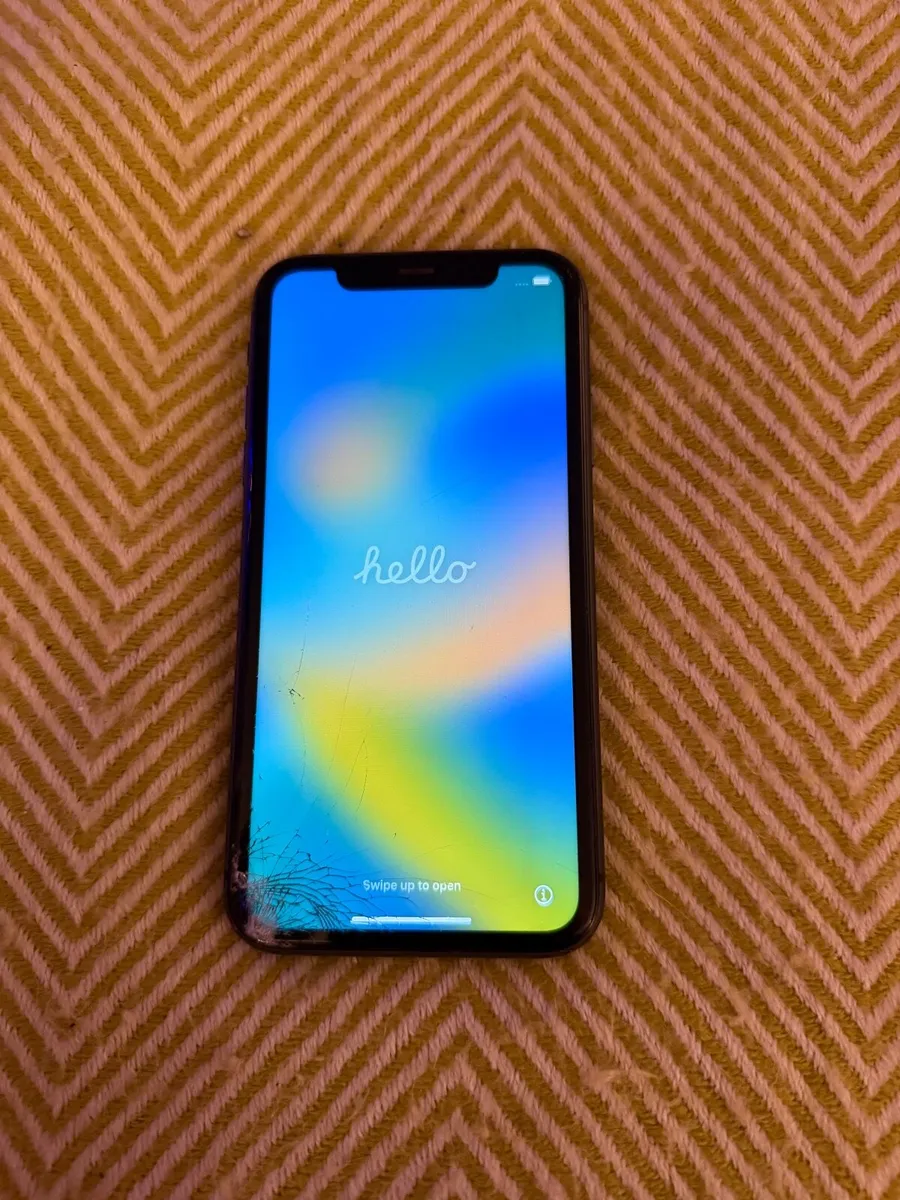 iPhone 11 - Image 1