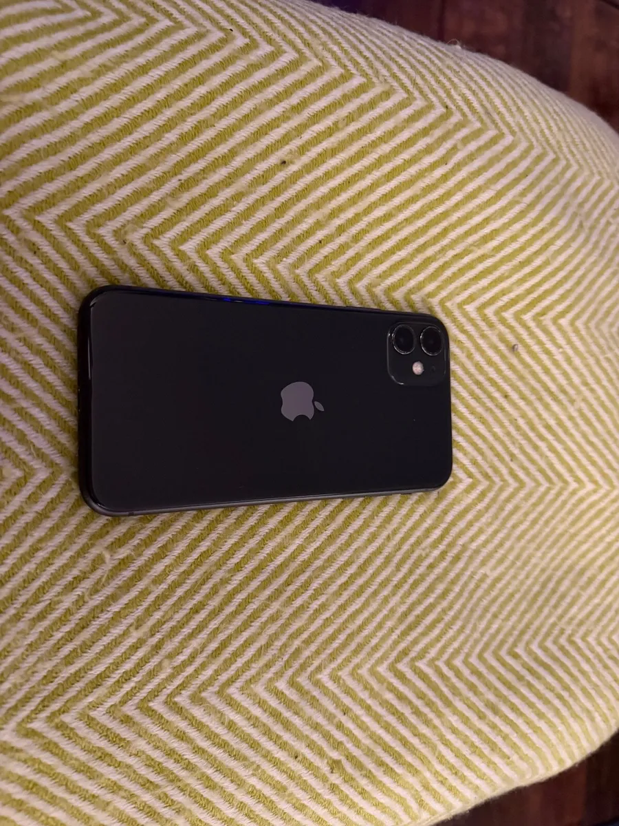 iPhone 11 - Image 2