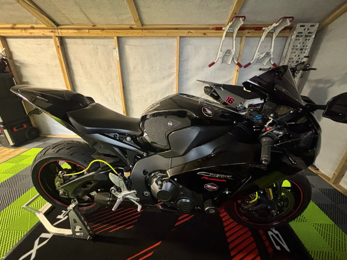 Cbr 1000rr quick shifter 08+ full fairings - Image 1