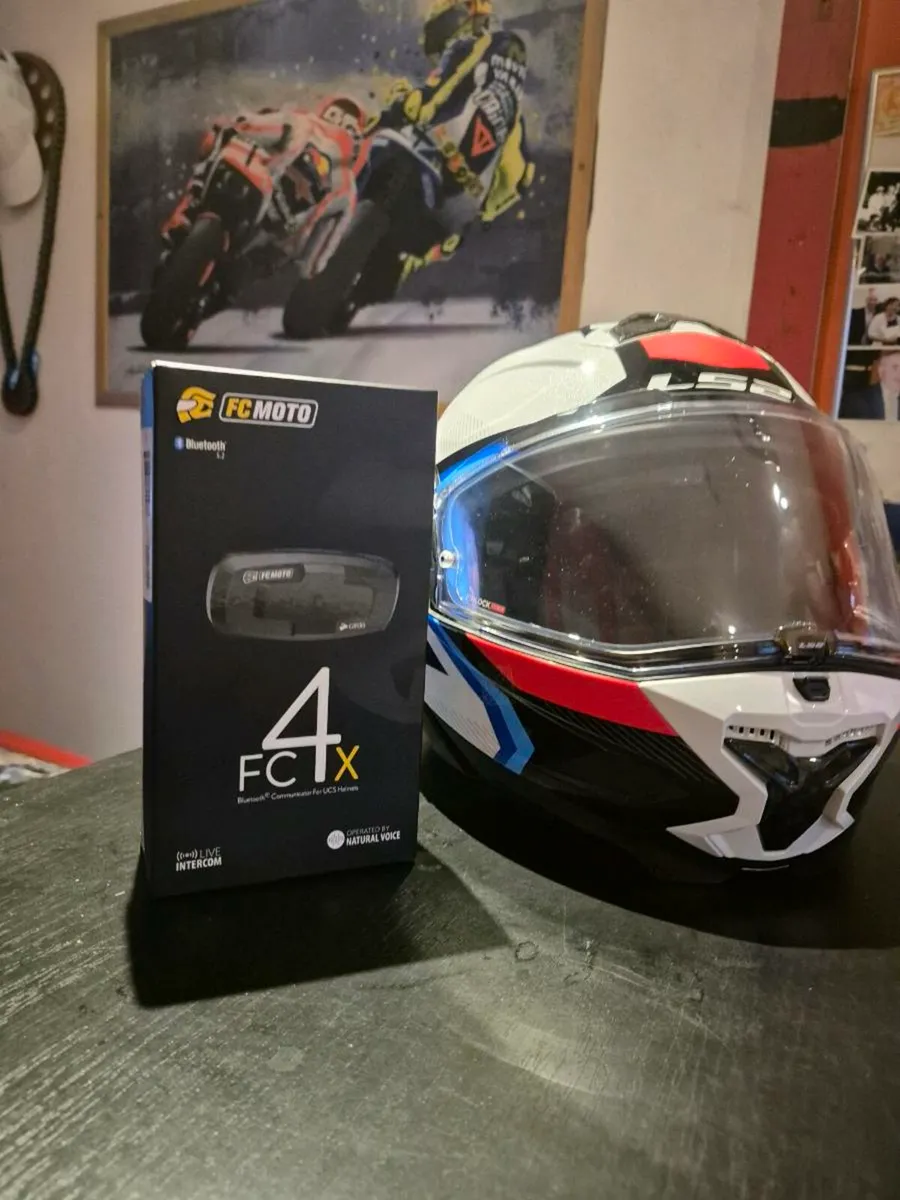 Helmet plus comms - Image 4