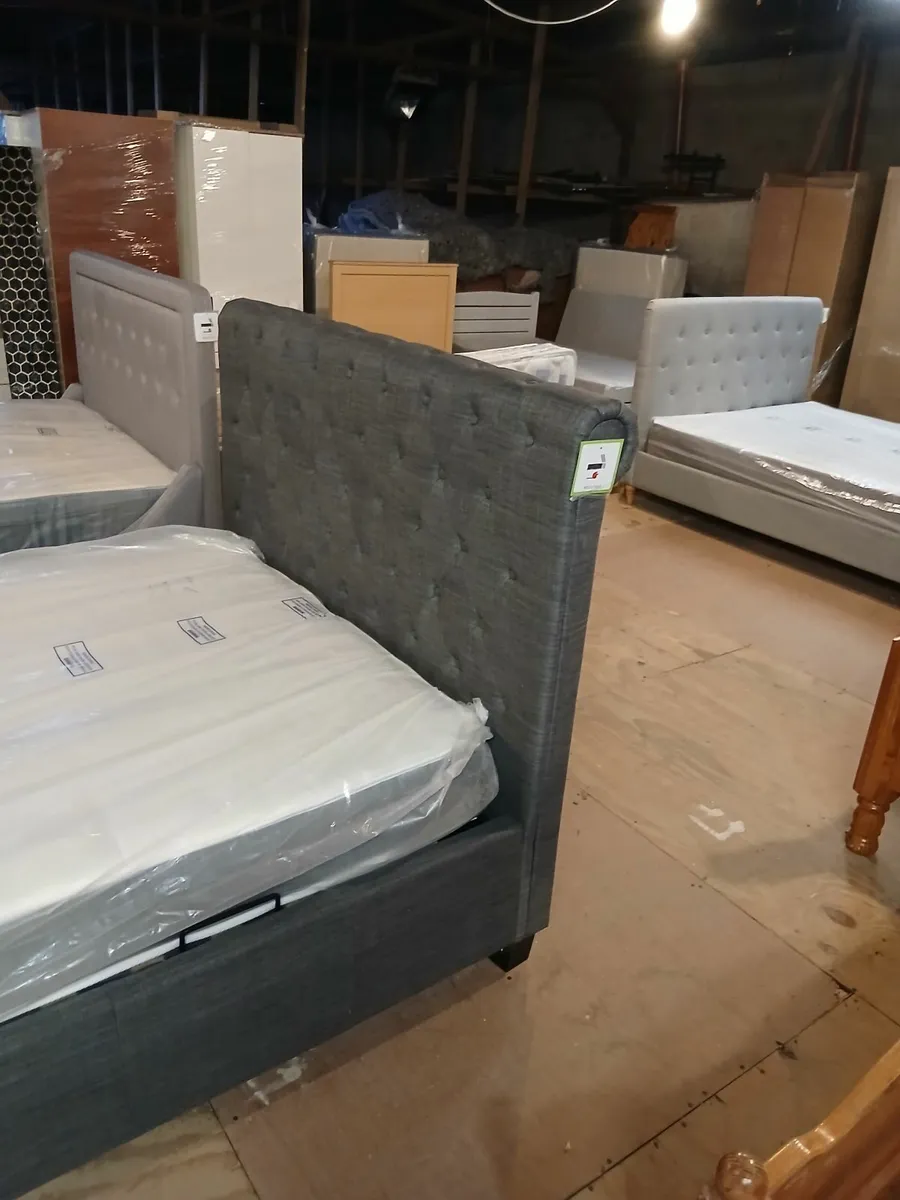 Bed and mattress - Image 4