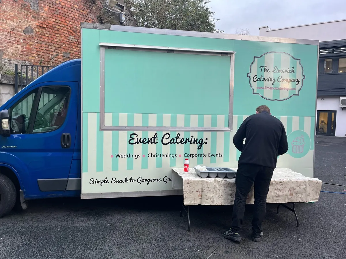 Catering truck - Image 2