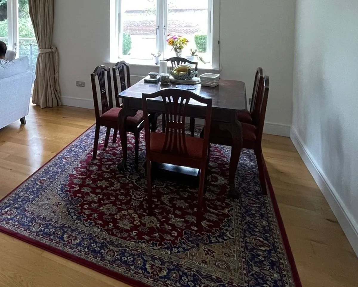 Extendable Mahogany Dining table and 6 chairs - Image 1