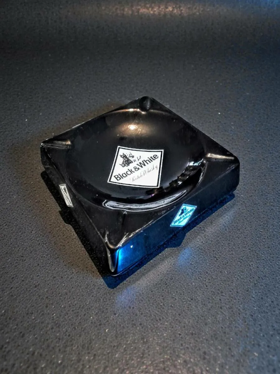 Large Black and White ashtray Wade - Image 1
