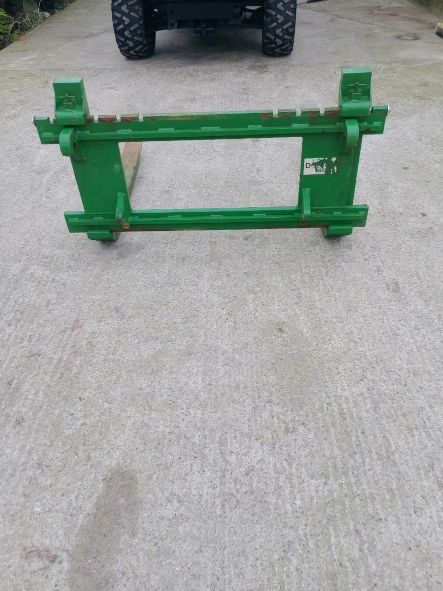 John Deere pallet forks - Image 2