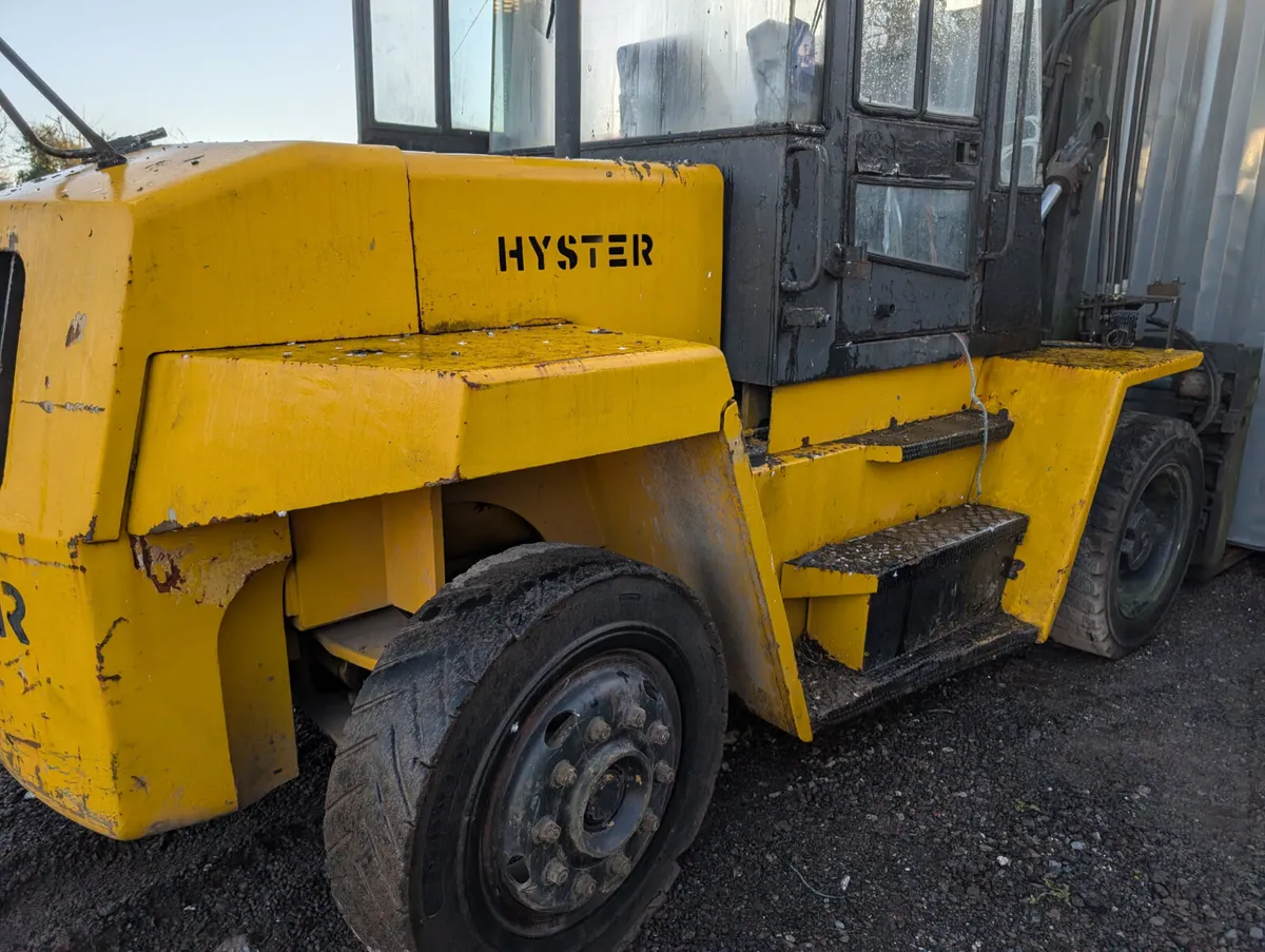 Hyster 8 ton forklift 6 ft  and 8 ft forks - Image 4