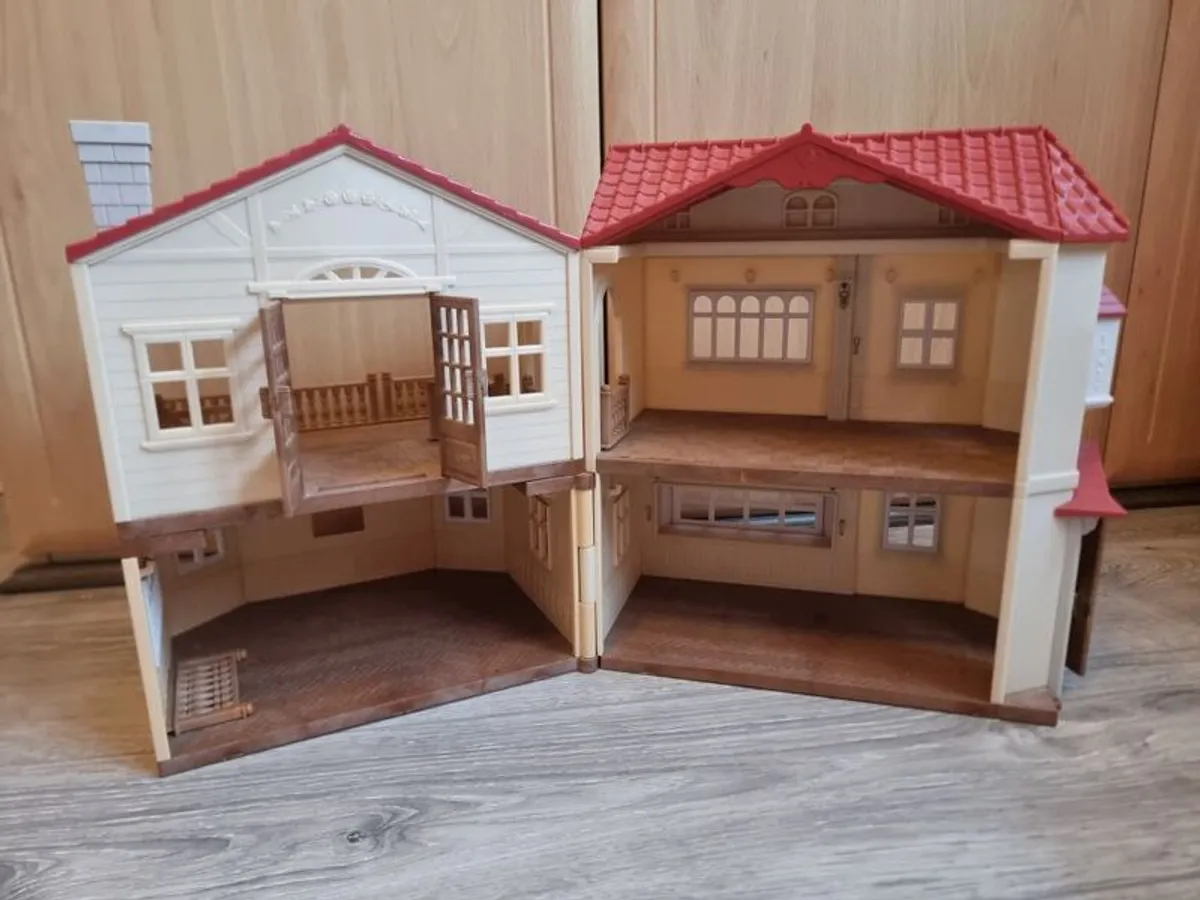 Sylvanian Families Red Roof Country Home with Secret Attic Playroom - Image 2