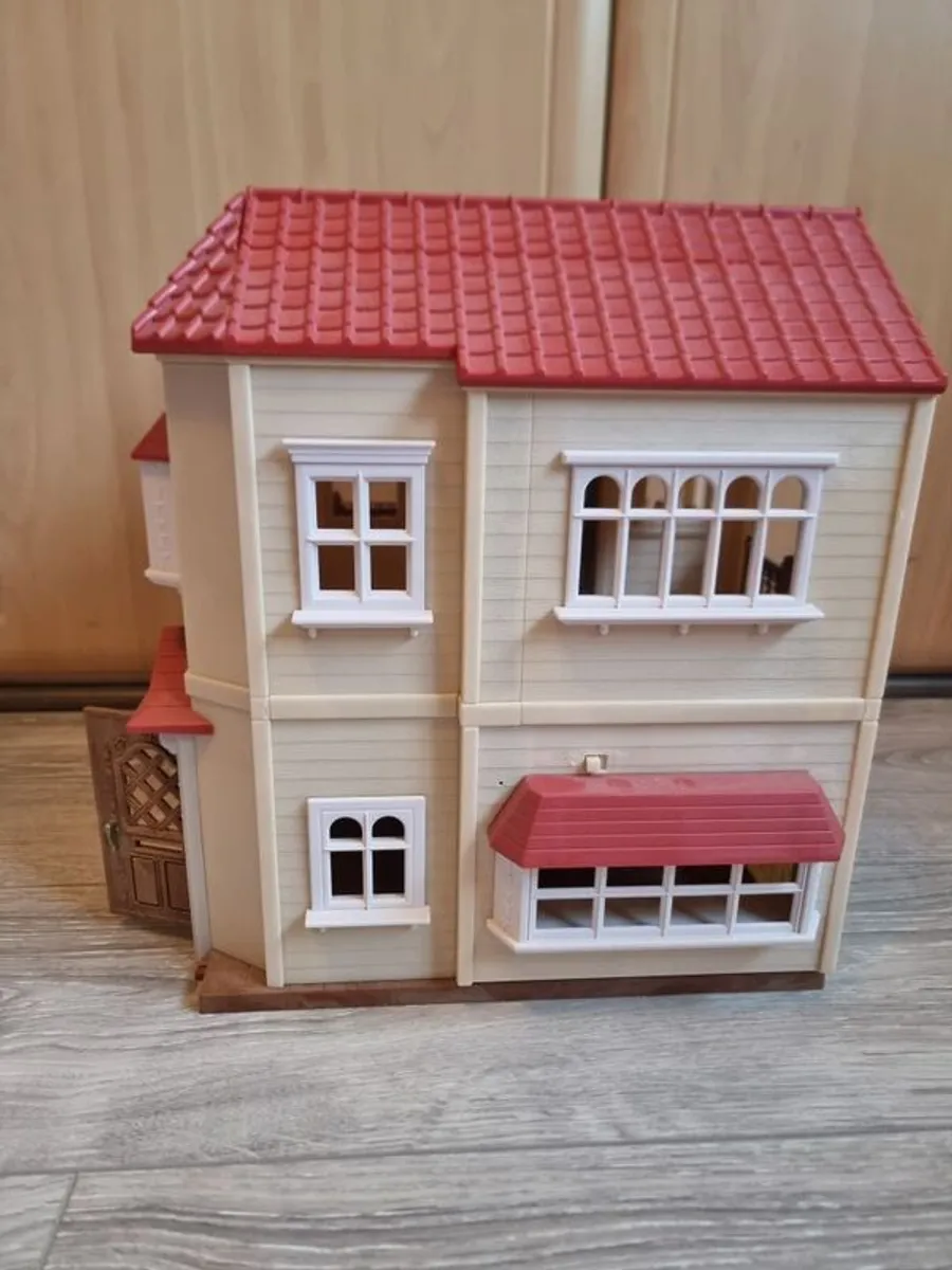 Sylvanian Families Red Roof Country Home with Secret Attic Playroom - Image 3