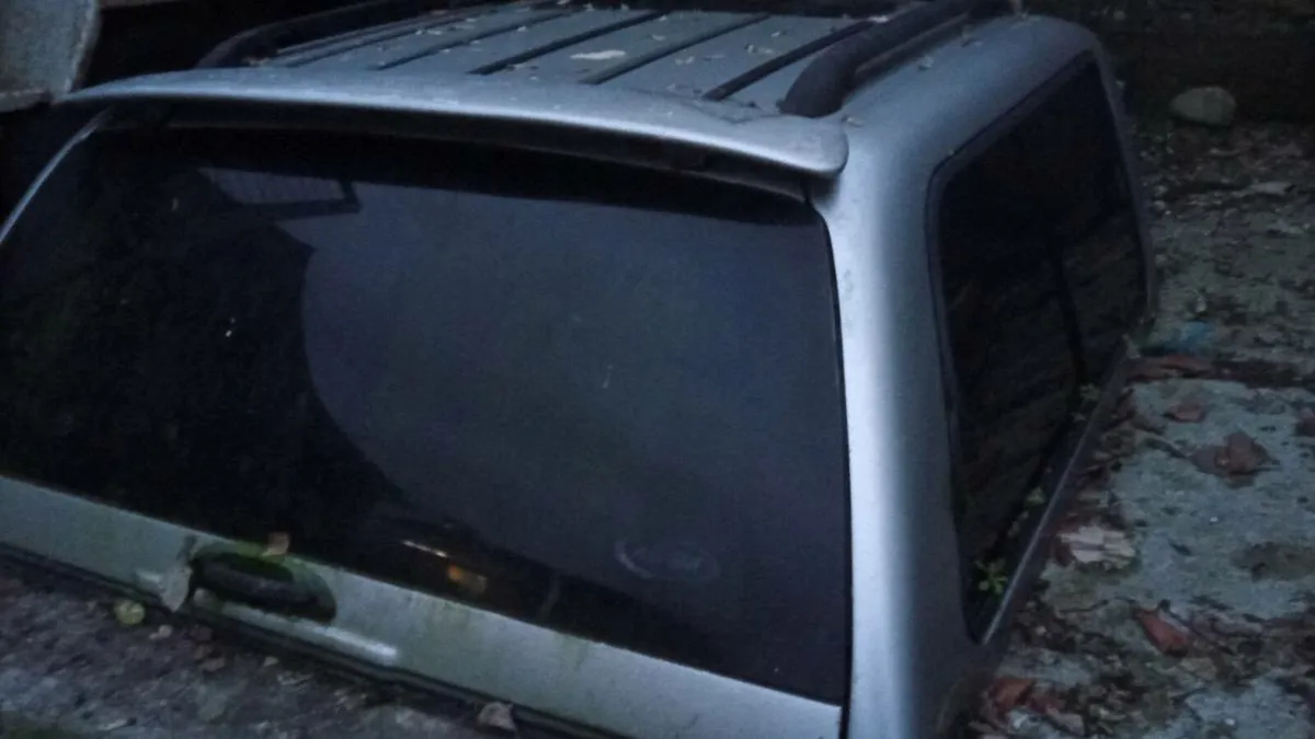 4x4 pick up canopy - Image 2