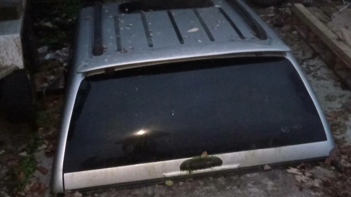 4x4 pick up canopy - Image 4