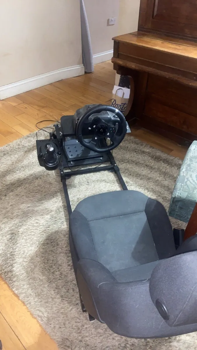 Logitech steering wheel and frame - Image 2
