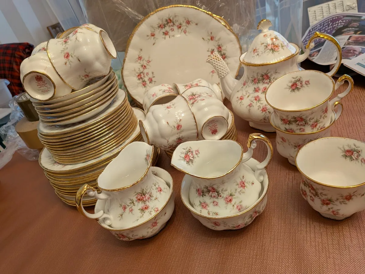 Victoriana Rose china tea set - Image 2