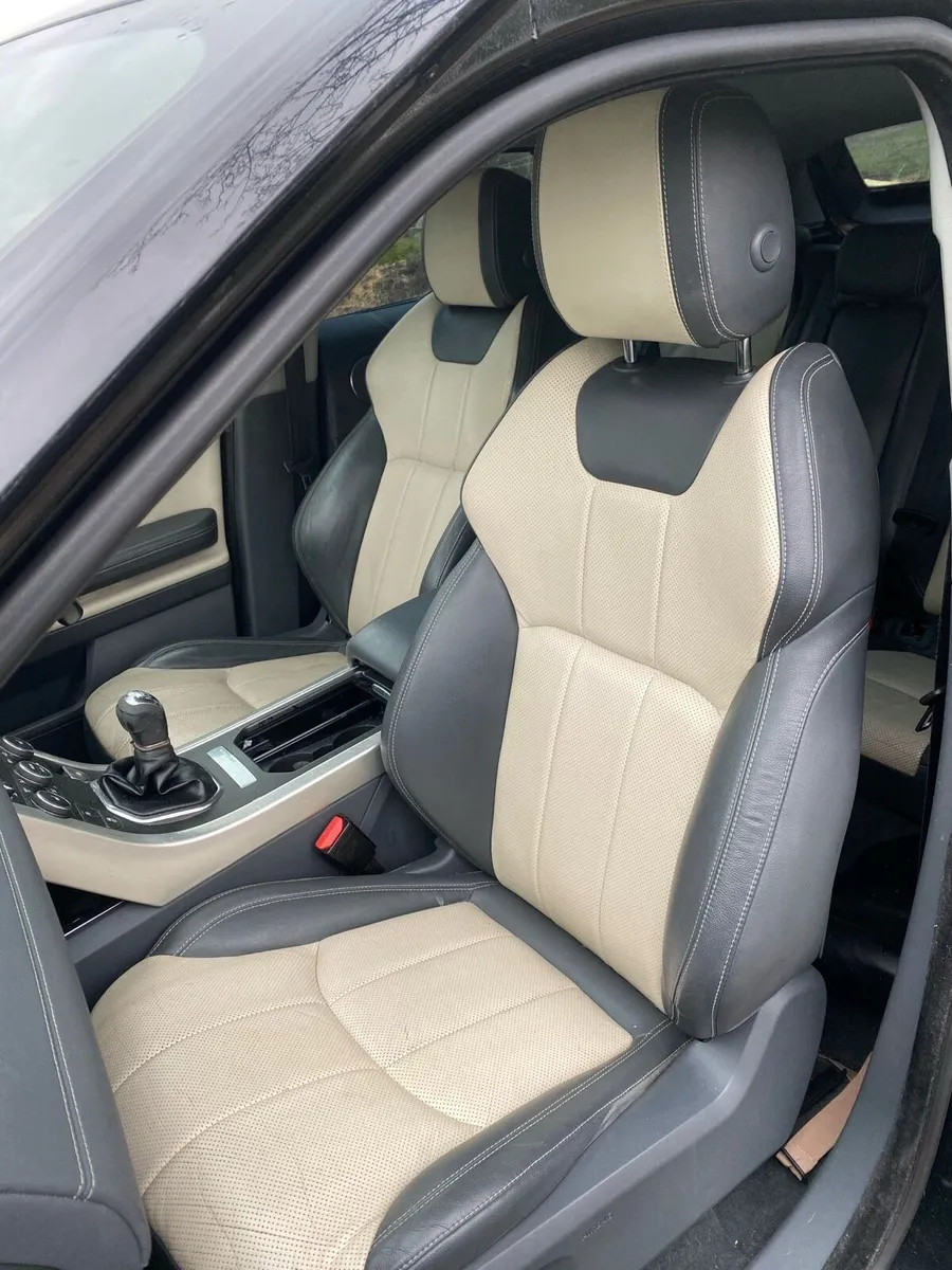 🟢2016 Land Rover EVOQUE ⚠️BREAKING FOR PARTS⚠️ - Image 4