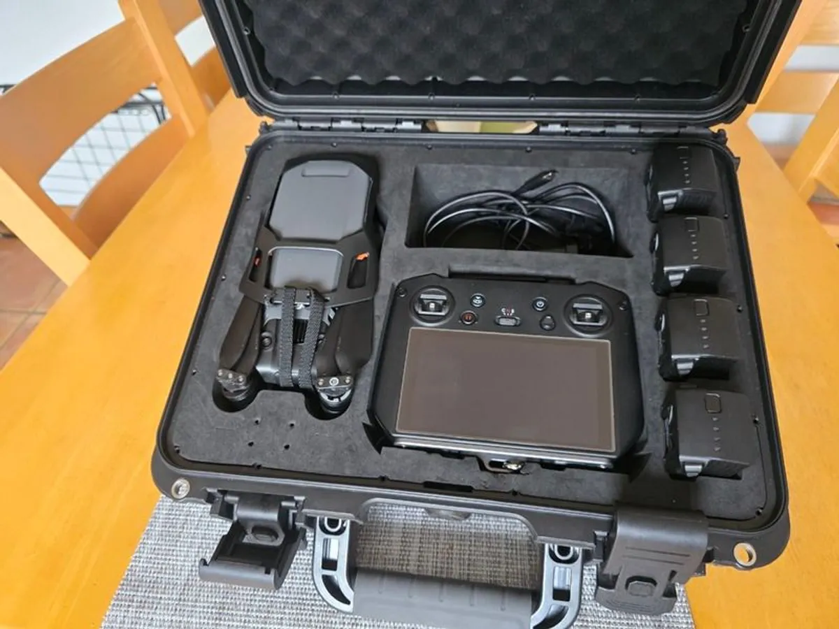 Dji mavic 3 classic fly more combo with Rc pro - Image 2