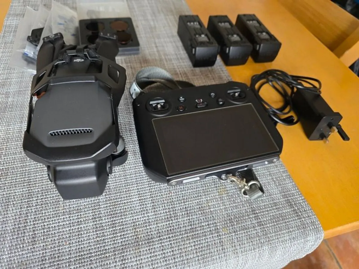 Dji mavic 3 classic fly more combo with Rc pro - Image 3