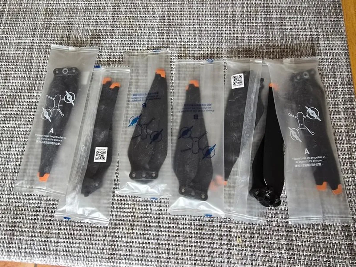 Dji mavic 3 classic fly more combo with Rc pro - Image 4