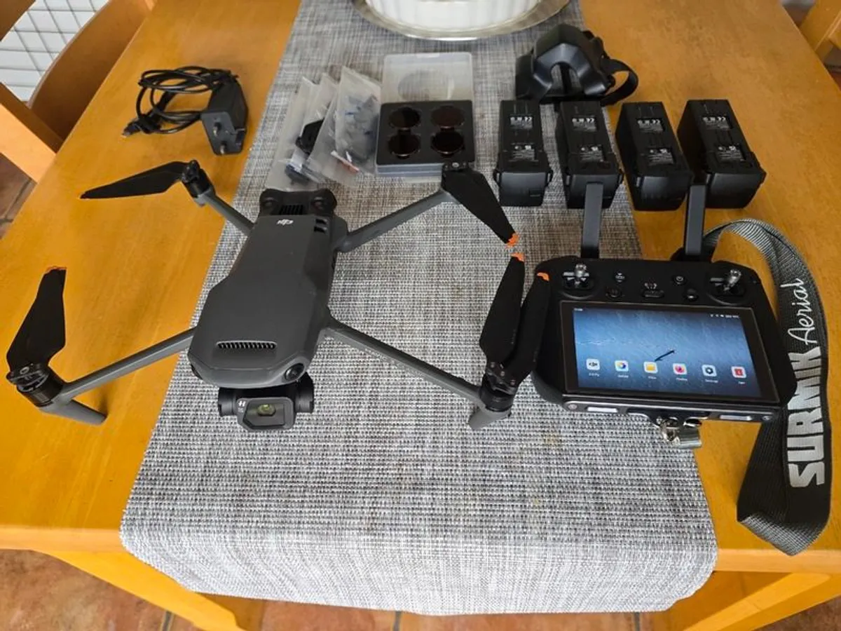 Dji mavic 3 classic fly more combo with Rc pro - Image 1