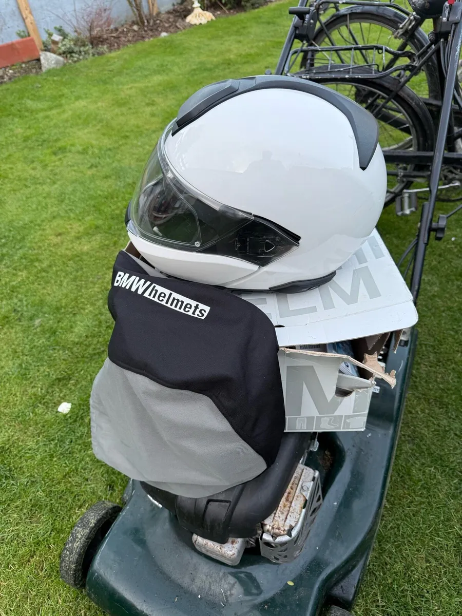 Bmw Helmet system 6 and blue tooth - Image 2