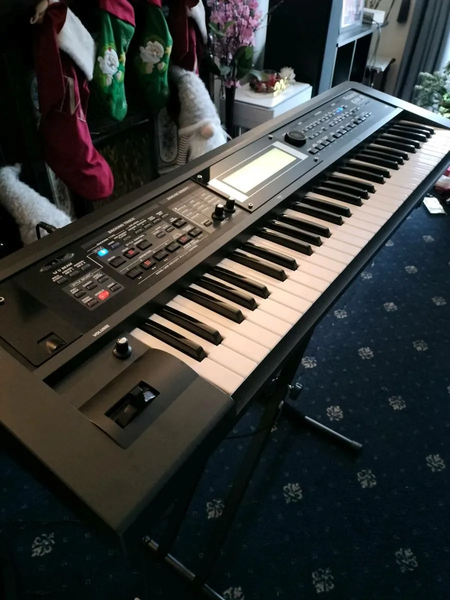 Roland GW8 workstation - Image 2
