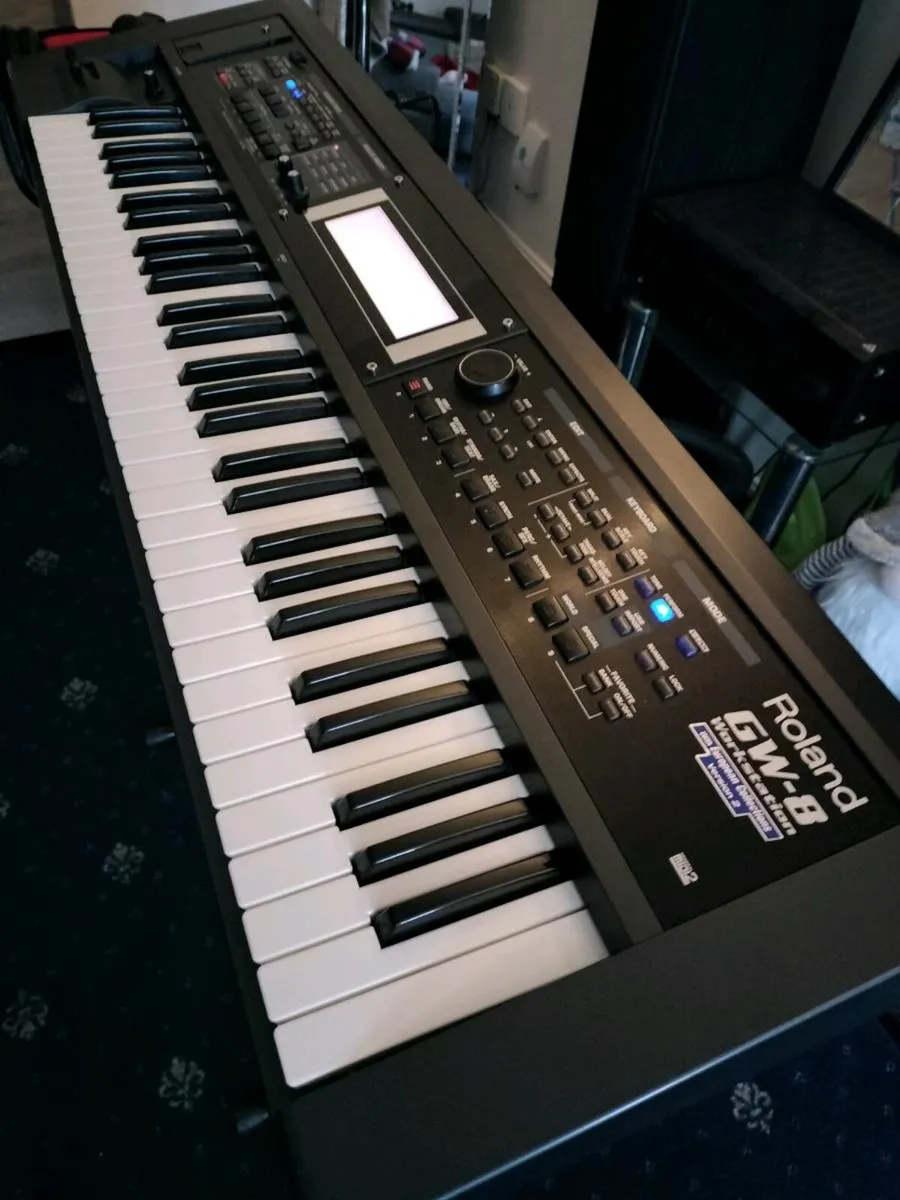 Roland GW8 workstation - Image 3