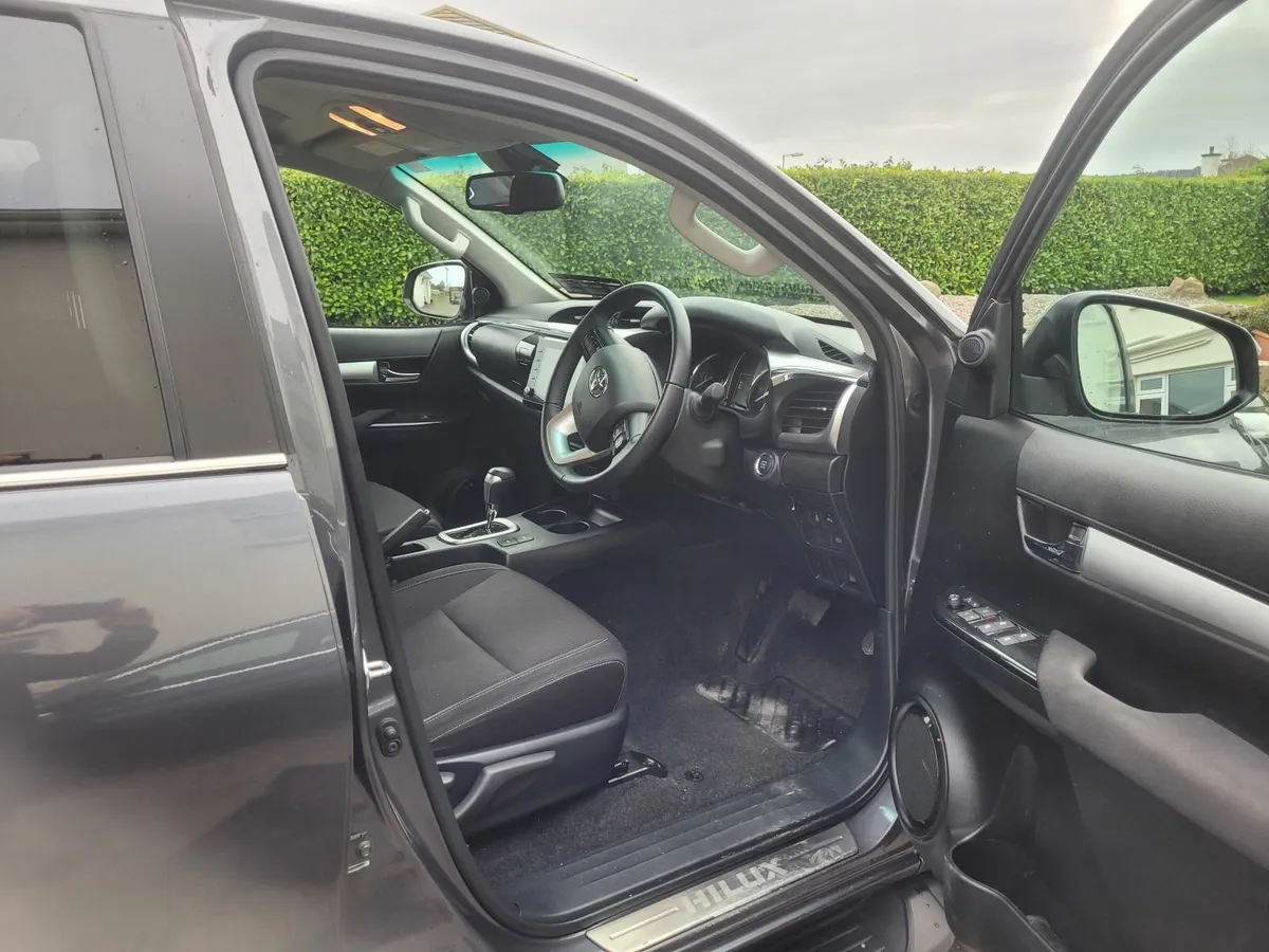 Toyota Hilux 2024 2.4 D4D Auto Invincible 148 BHP - Image 4