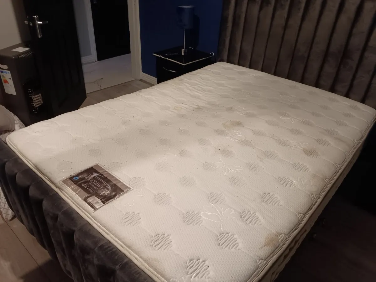 2 mattresses - Image 1