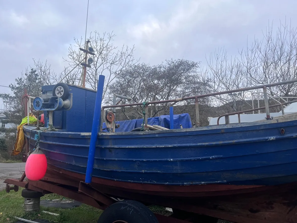 26ft Clinker Boat and Extras - Image 3