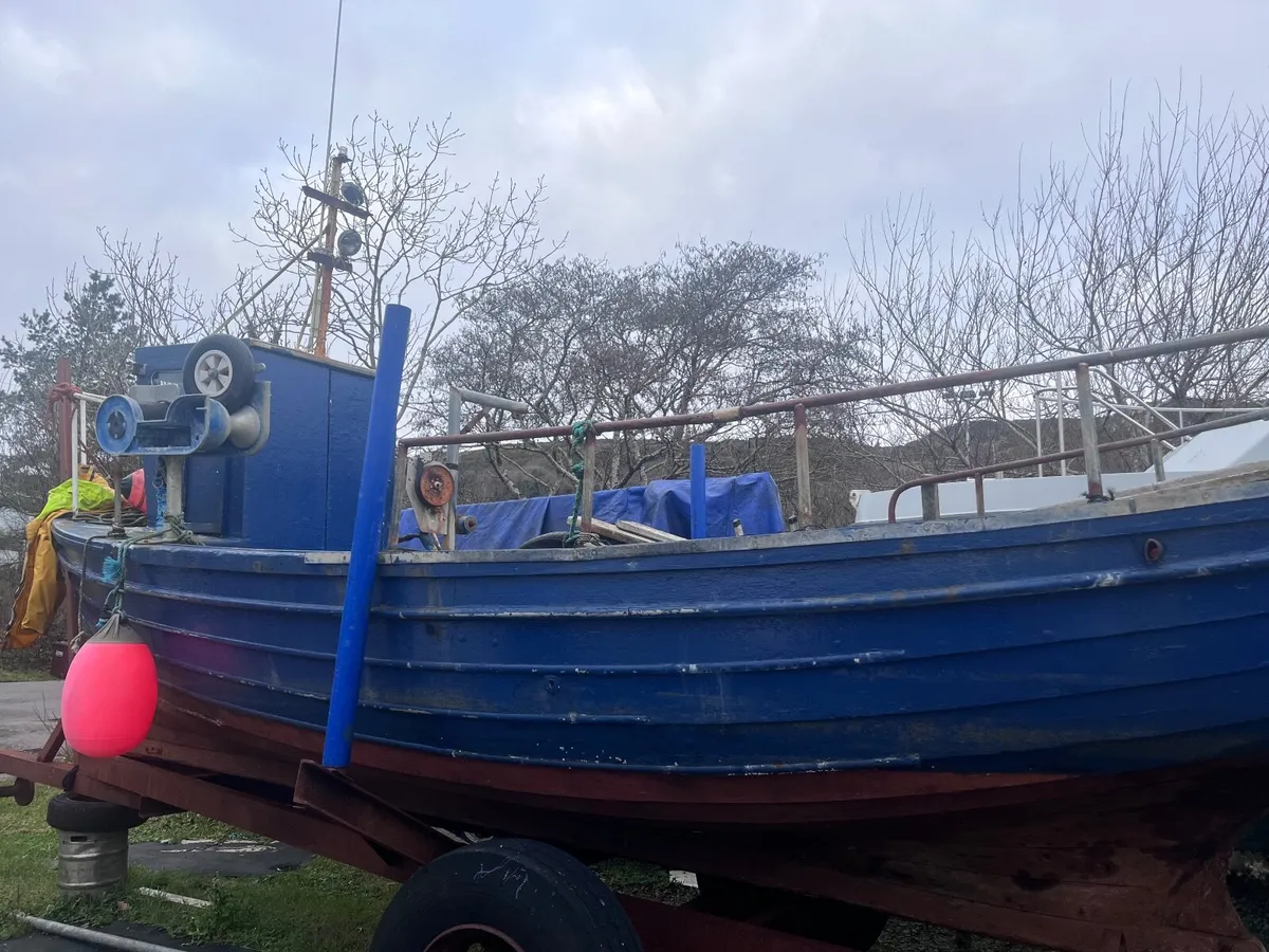 26ft Clinker Boat and Extras - Image 4