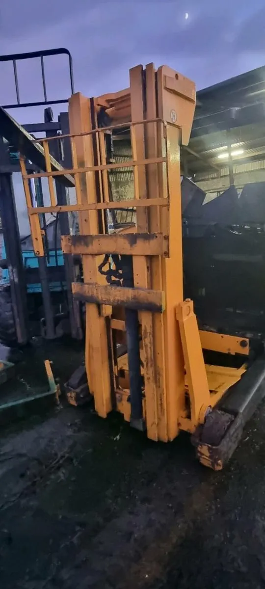 Forklift mast - Image 3
