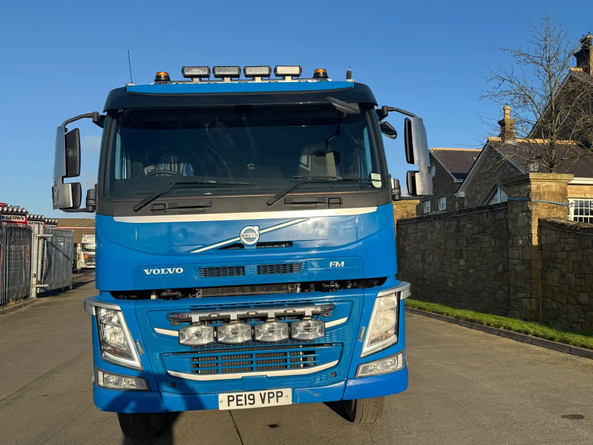 2019 Volvo FM 460 8x4 Tipper - Image 2