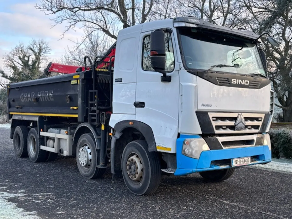 2019 SINO-HOWO 420 8X4 TIPPER GRAB - Image 1