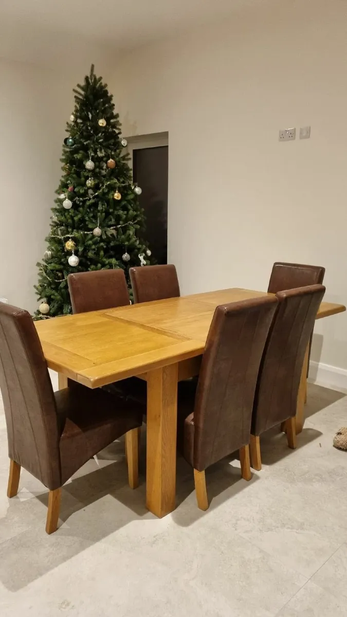 Dining table - Image 1