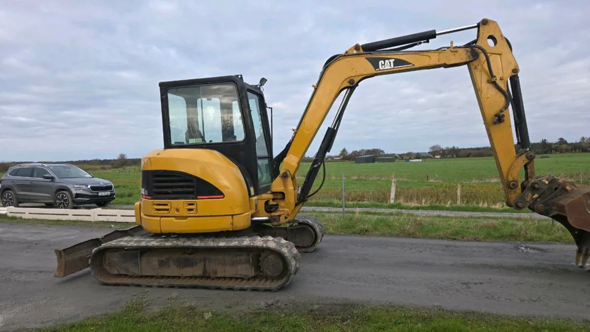 Cat 5 ton Digger - Image 2