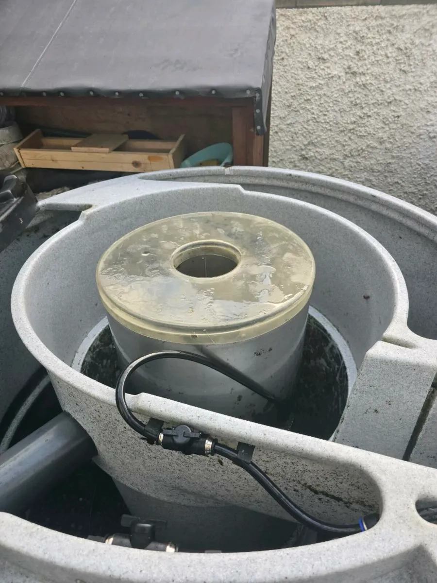 A lot of pond equipment for sale - Image 1