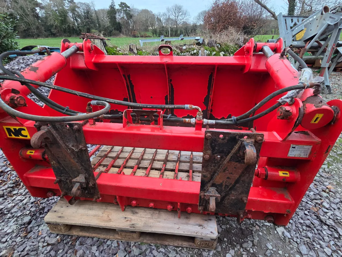 NC 1.7M Shear Grab with tractor euro brackets - Image 2