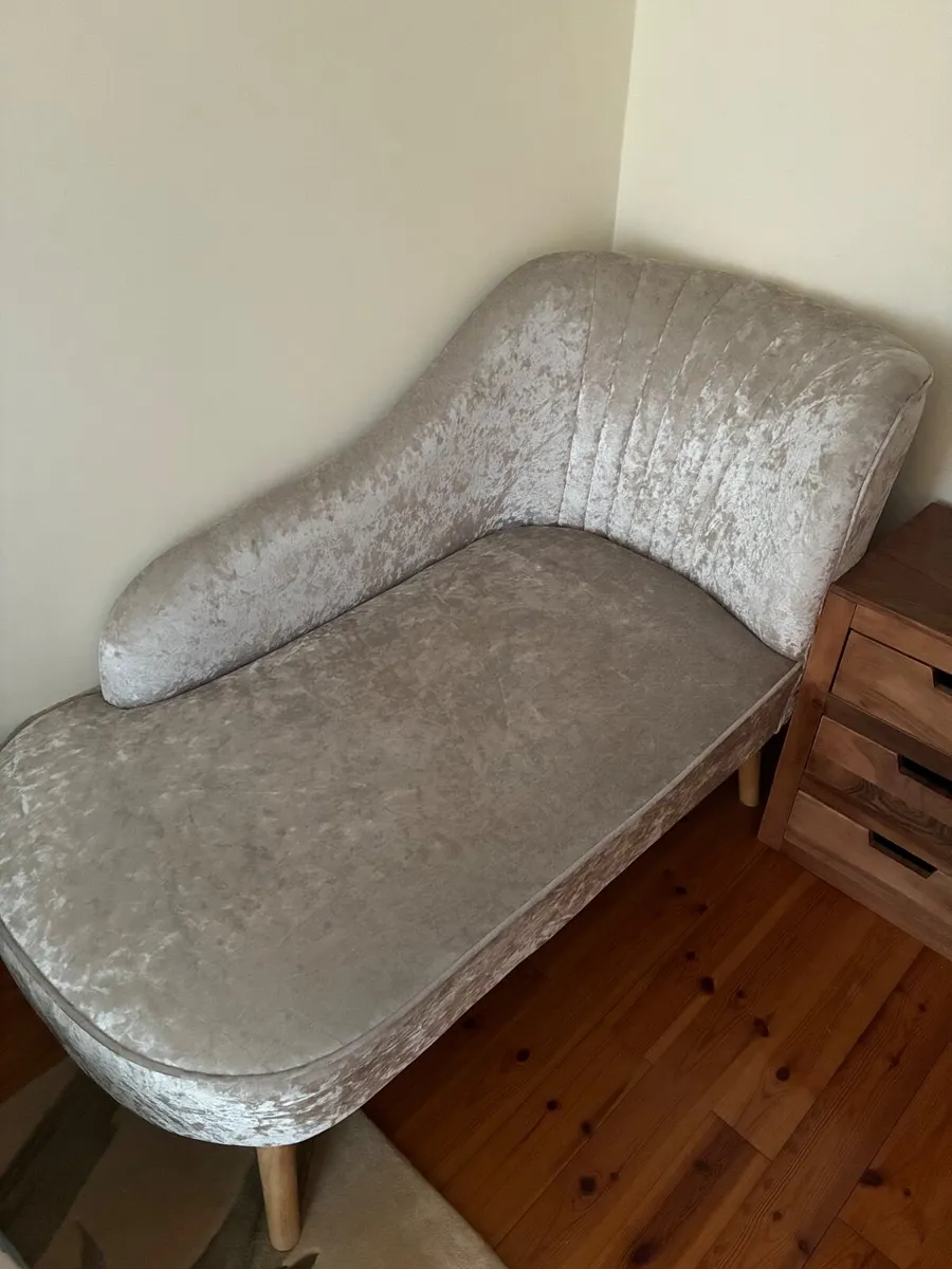 Crushed Velvet Chais Longue - Image 1