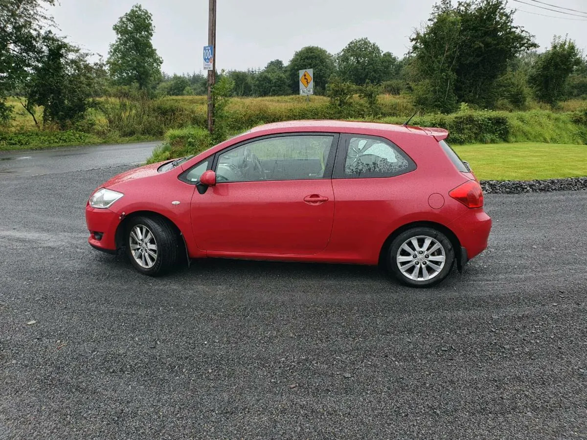 2010 Toyota Auris van - Image 2
