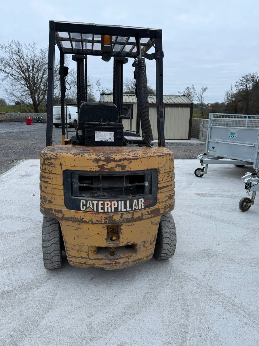 Deisel caterpillar forklift 2.5 tone - Image 4